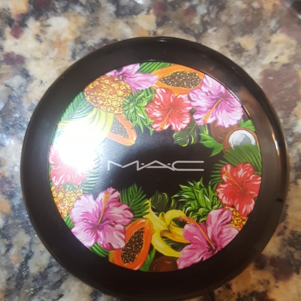 MAC bronzer